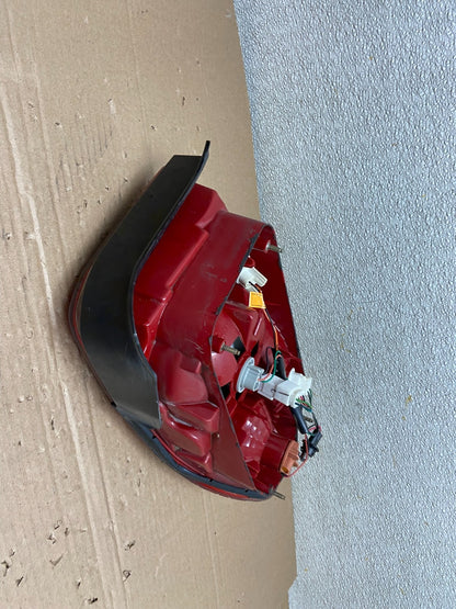 2002 - 2005 Hyundai Sonata Right Passenger RH Side Tail Light OEM AB1381 LK6