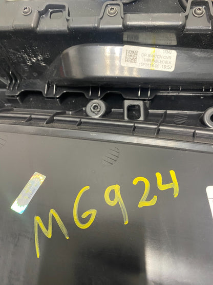 2014 to 2018 Bmw X5 Front Right Passenger Side Door Panel Cover OEM M6924 DG11