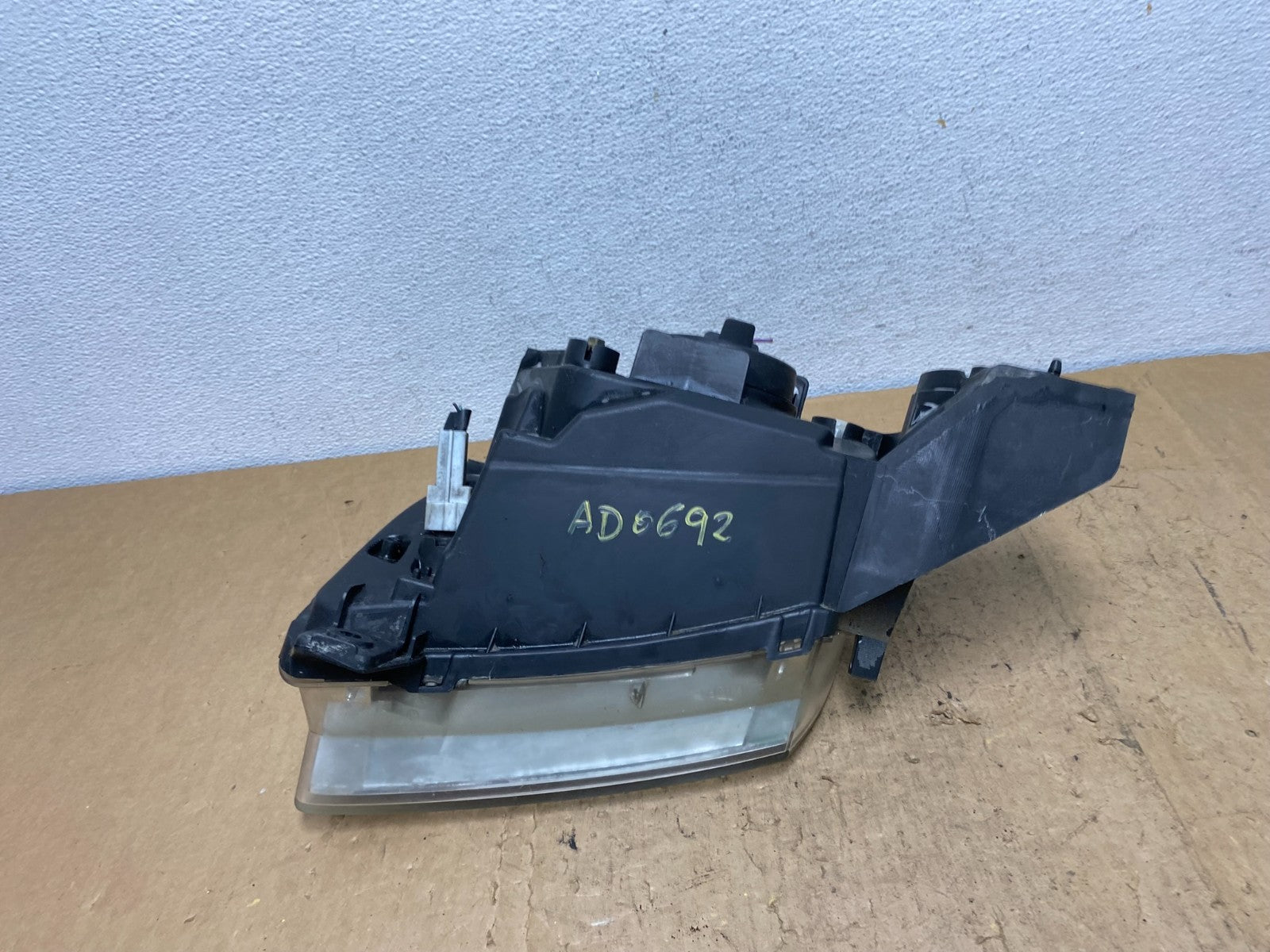 2002 - 2003 Mazda Mpv Right Passenger RH Headlight AD0692 DW7