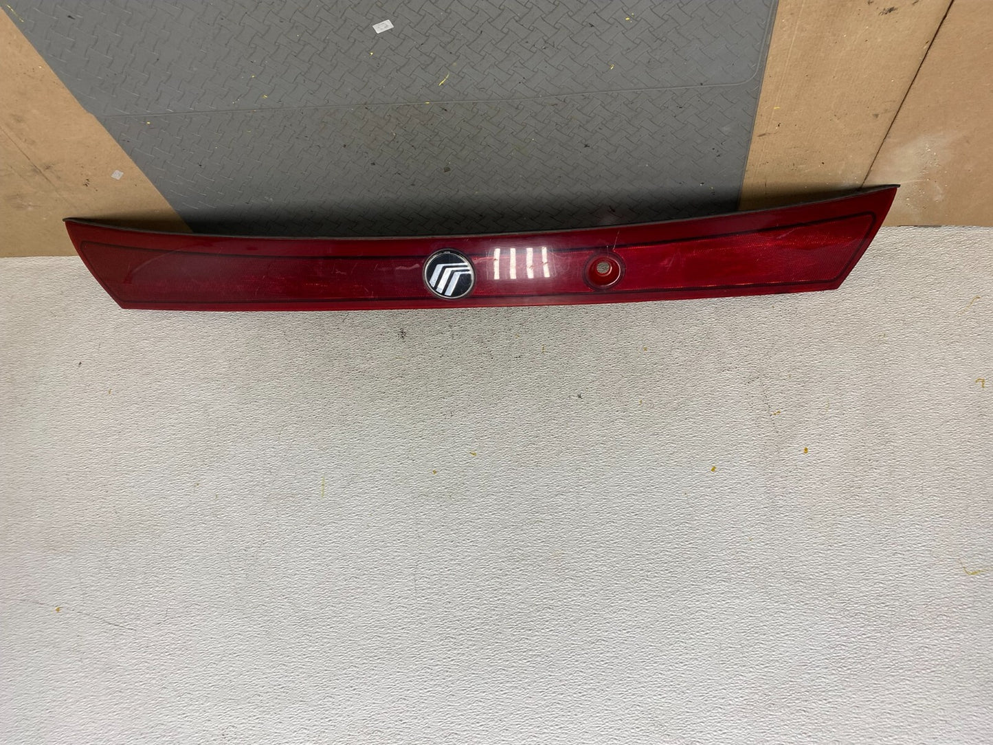 1997 1998 1999 Mercury Grand Marquis Trunk Lid Center Tail Light C6033 PS0