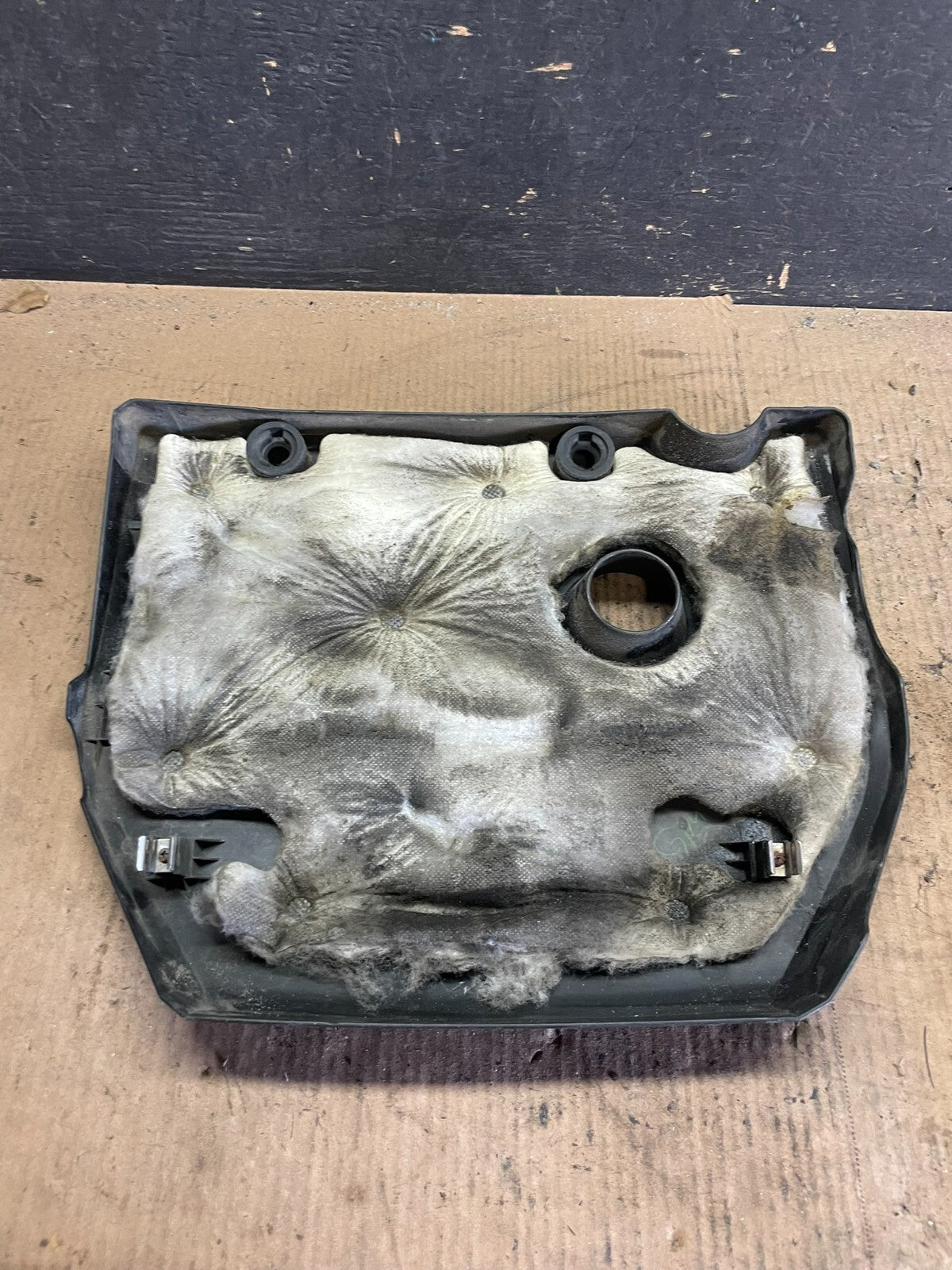 2004 to 2009 Mazda 3 DOHC 16 VALVE Engine Shield Top Cover M8847 PS5