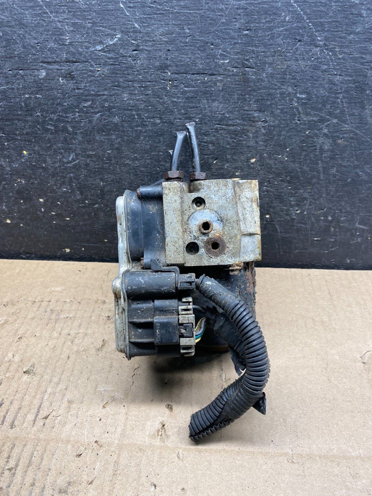 2004-2006 Chevrolet Express ABS Pump Control 13567118 Module U8916 PS1