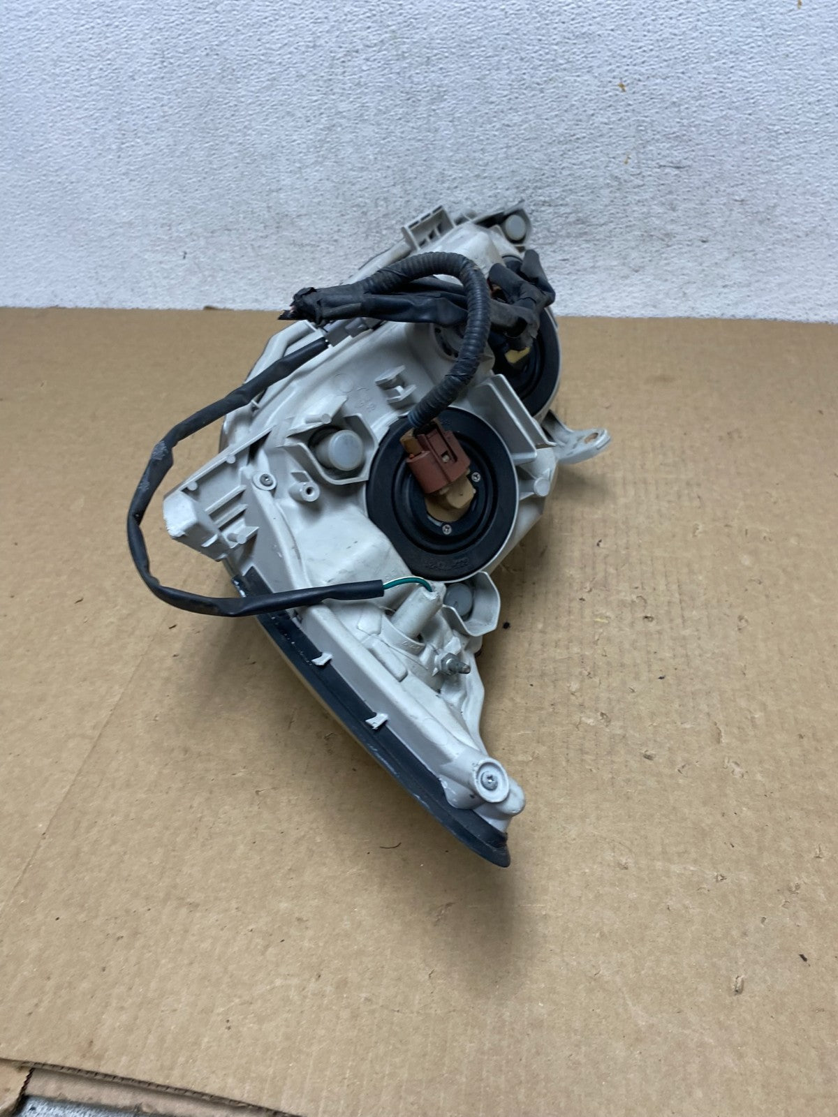 2005 to 2006 Toyota Camry Right Passenger RH Halogen Headlight AF9598 DW6