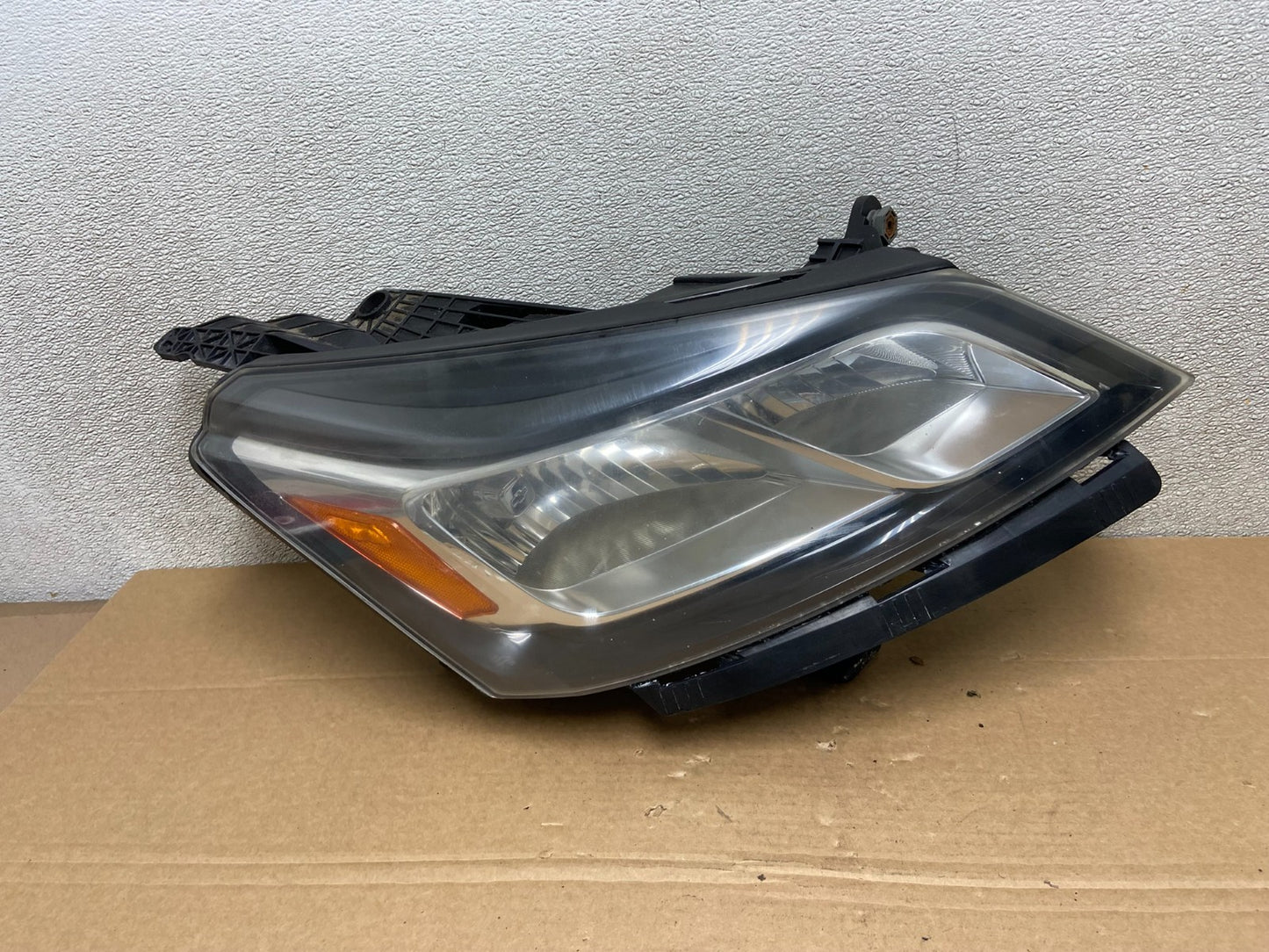 2013-2017 Chevrolet Traverse Right Passenger Side Halogen Headlight AB3493 DW0