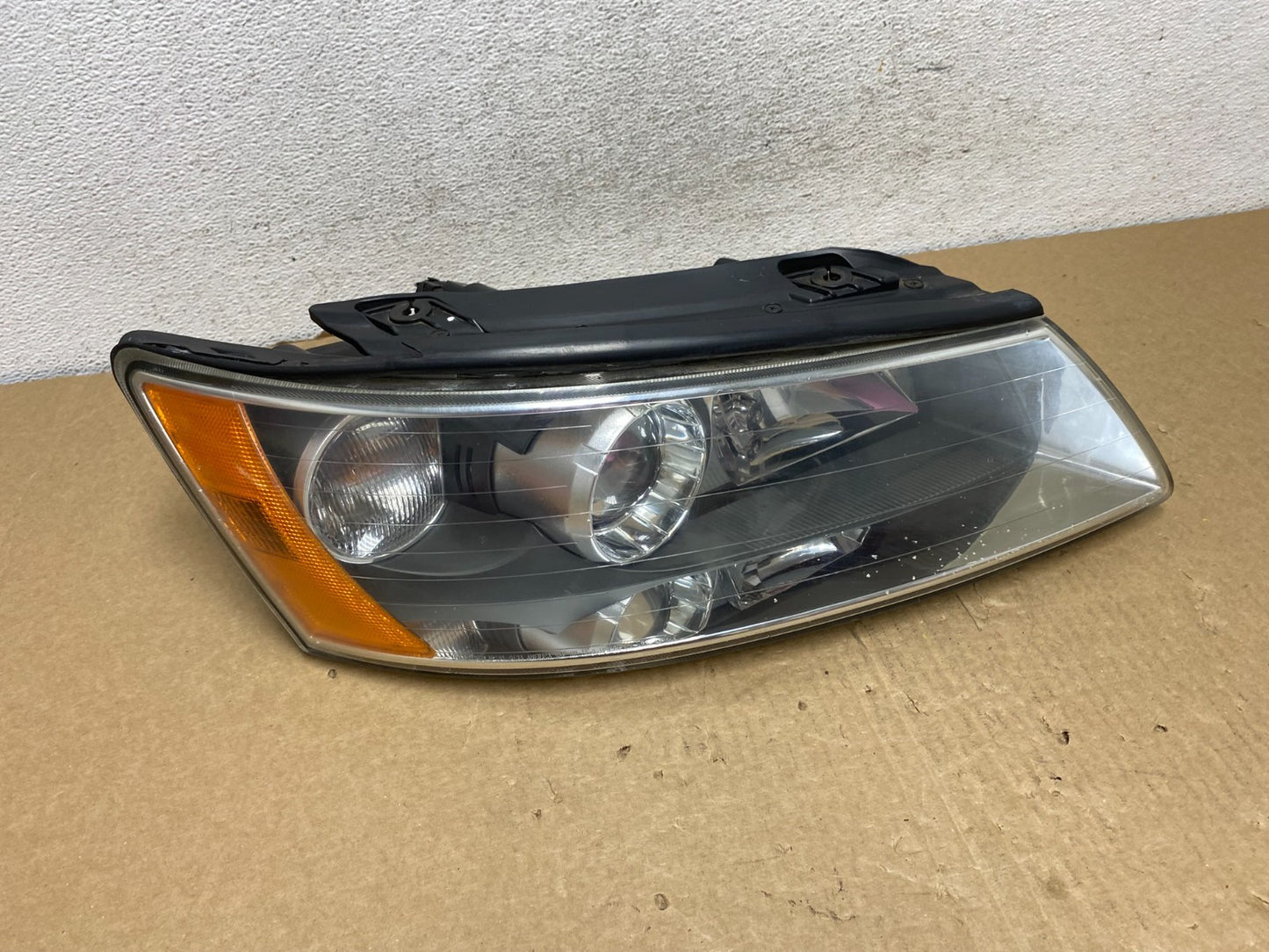 2006-2008 Hyundai Sonata Right Passenger Rh Side Headlight Halogen AF7377 DW0