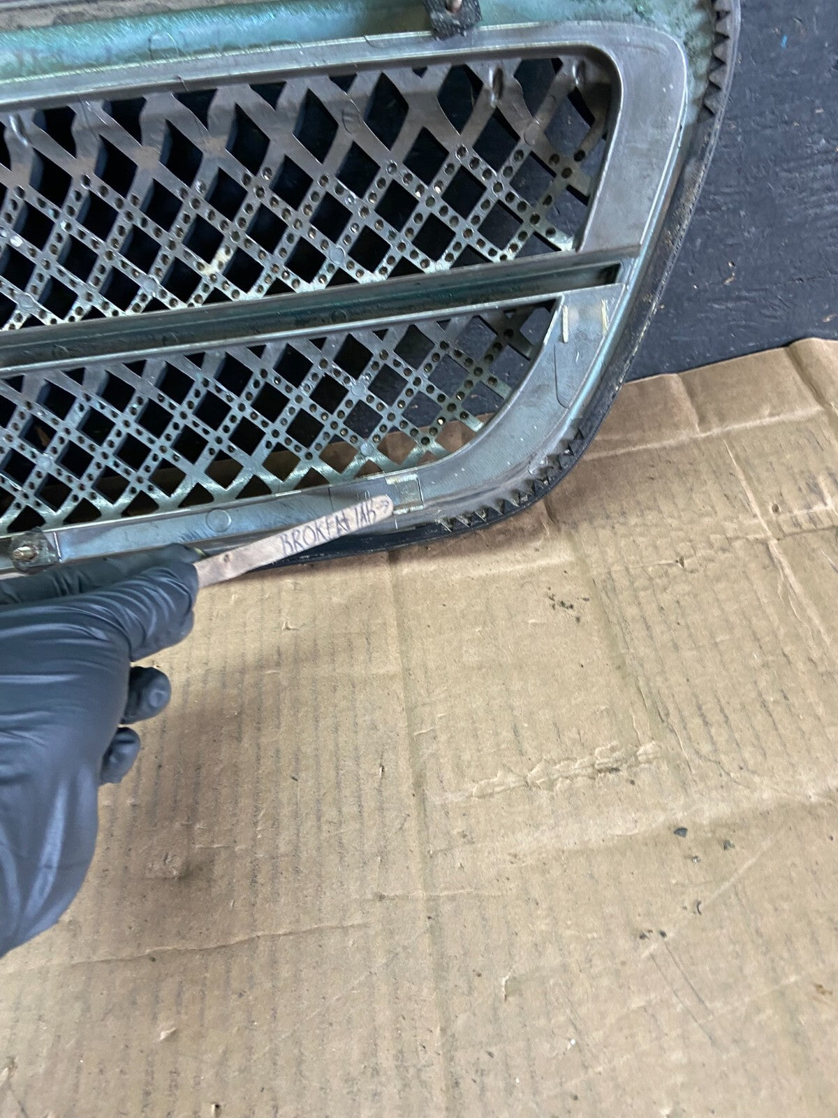 2004 to 2005 Kia Sedona Front Upper Grill Grille o1228 PS10