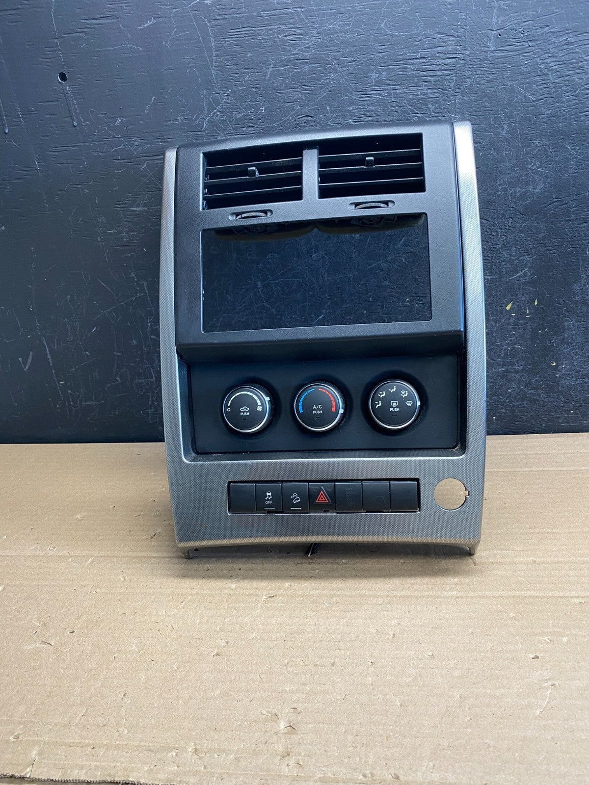 2008 to 2012 Jeep Liberty Dash Climate Temperature Control Radio Bezel AG0161 DG0