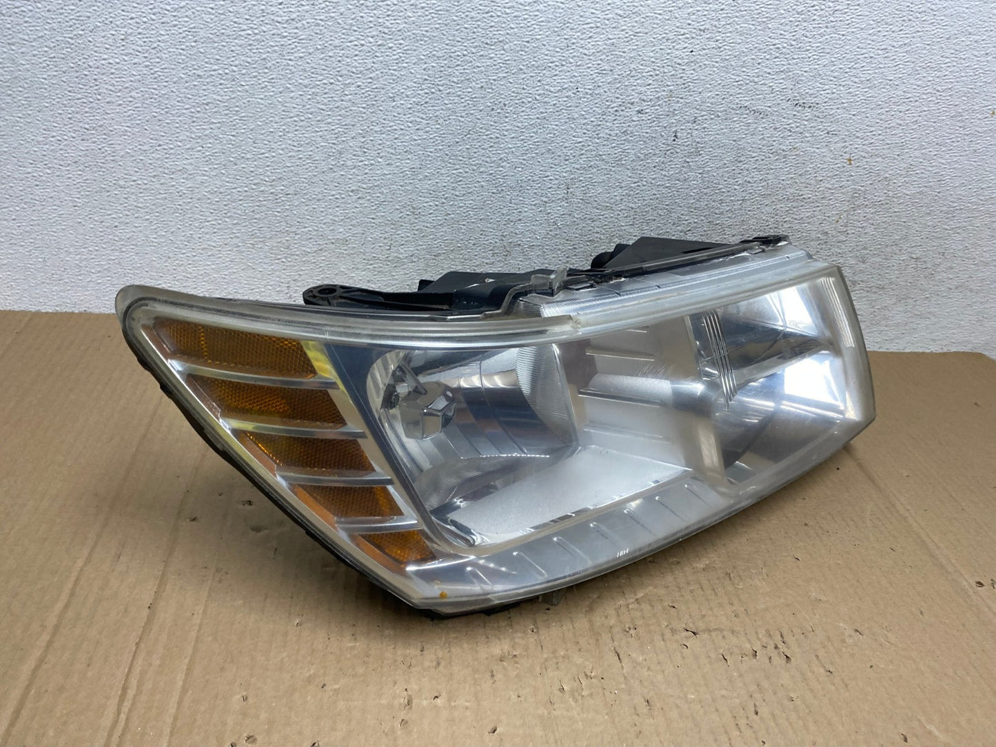 2009 to 2017 Dodge Journey Headlight Right Passenger Rh Halogen AE8960 LK2