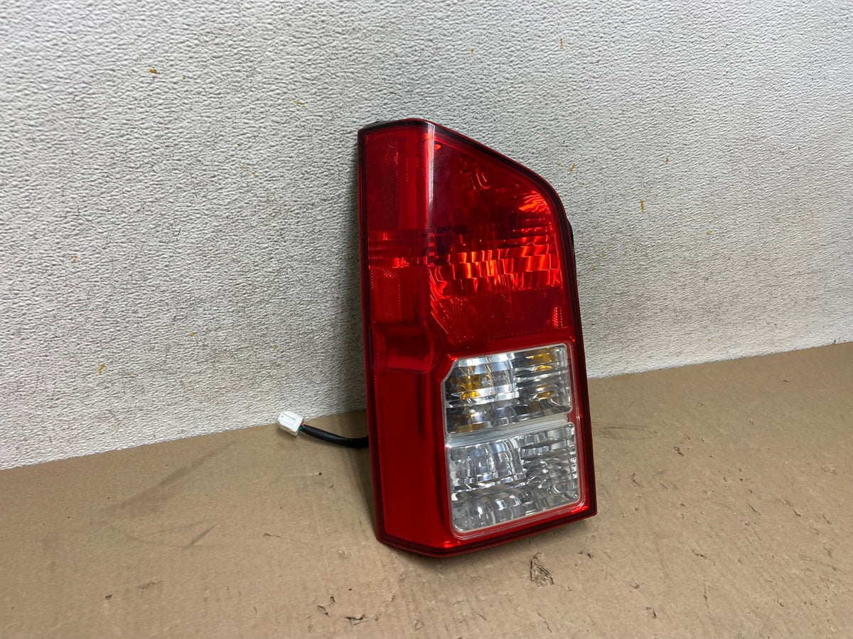 2005 to 2012 Nissan Pathfinder Tail light Left Driver Lh Side AH6949 LK1