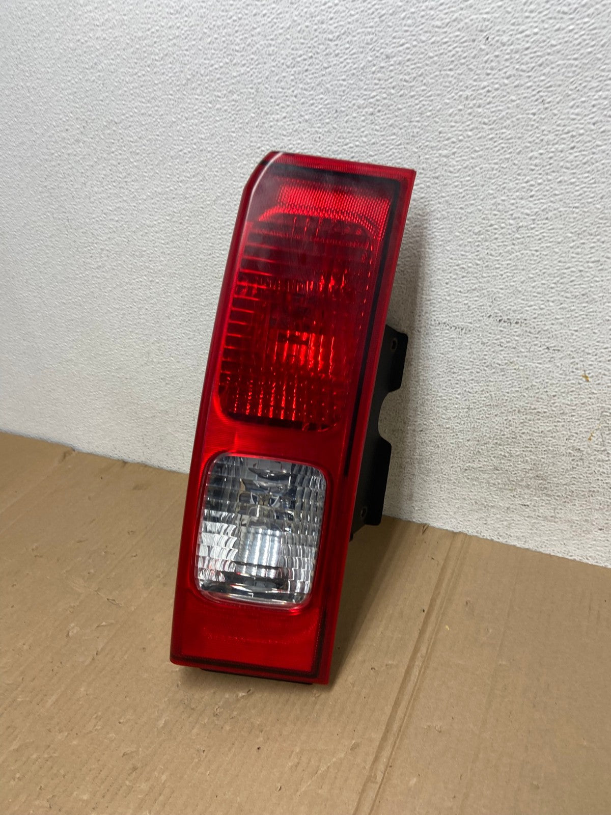 2006 to 2008 Hummer H3 Left Driver LH Side Tail Light AE8996 LK1