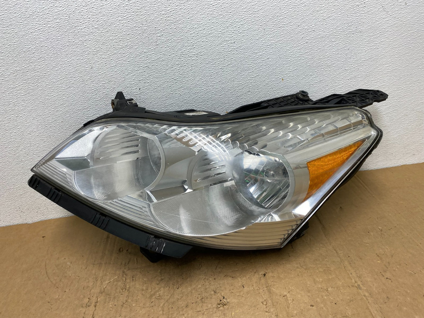 2009 to 2012 Chevrolet Traverse Left Driver Side Halogen Headlight AD0626 DW0