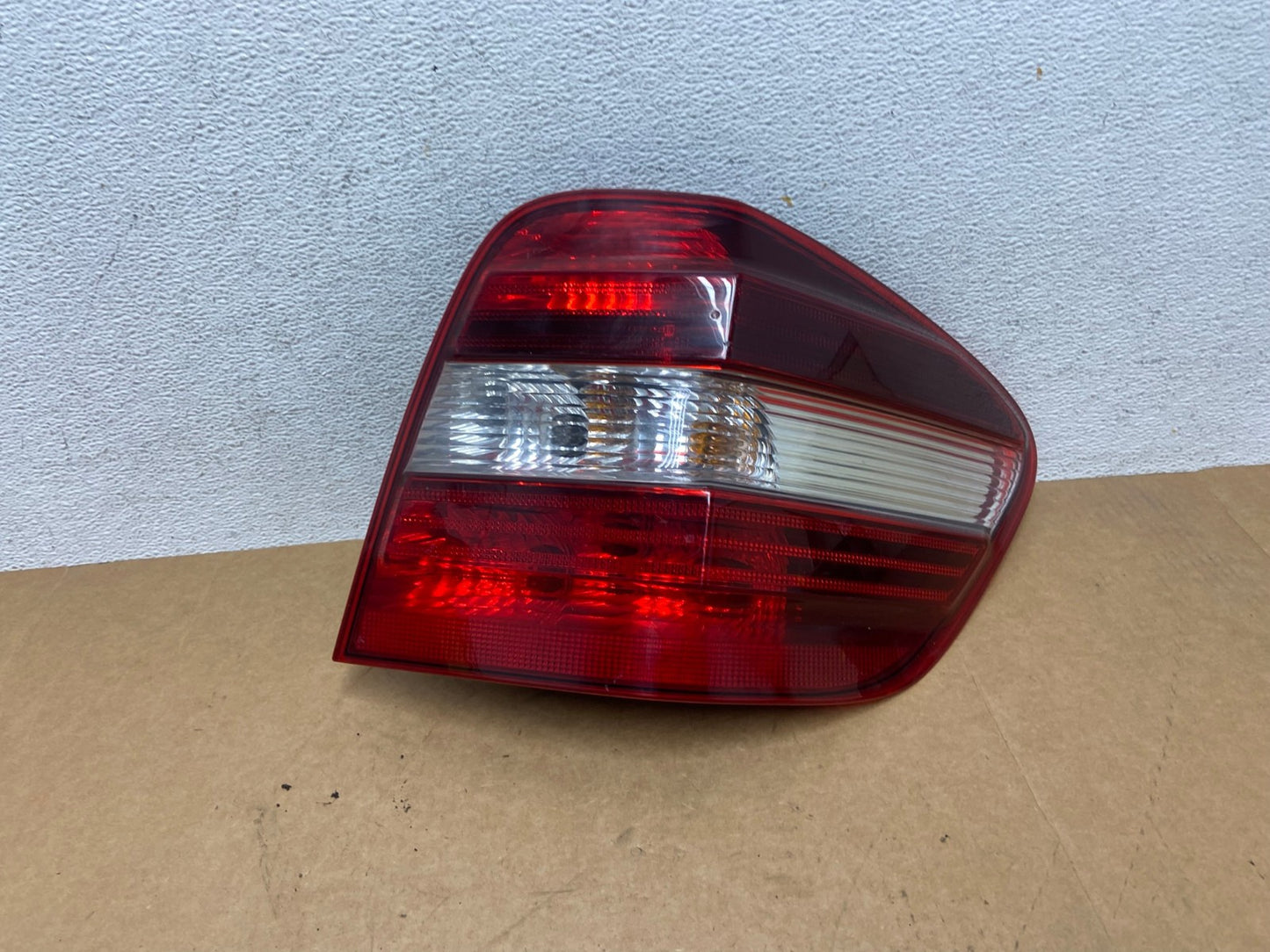 2009 to 2011 Mercedes ML350 ML-Class Right Passenger RH Tail Light AE2981 LK0