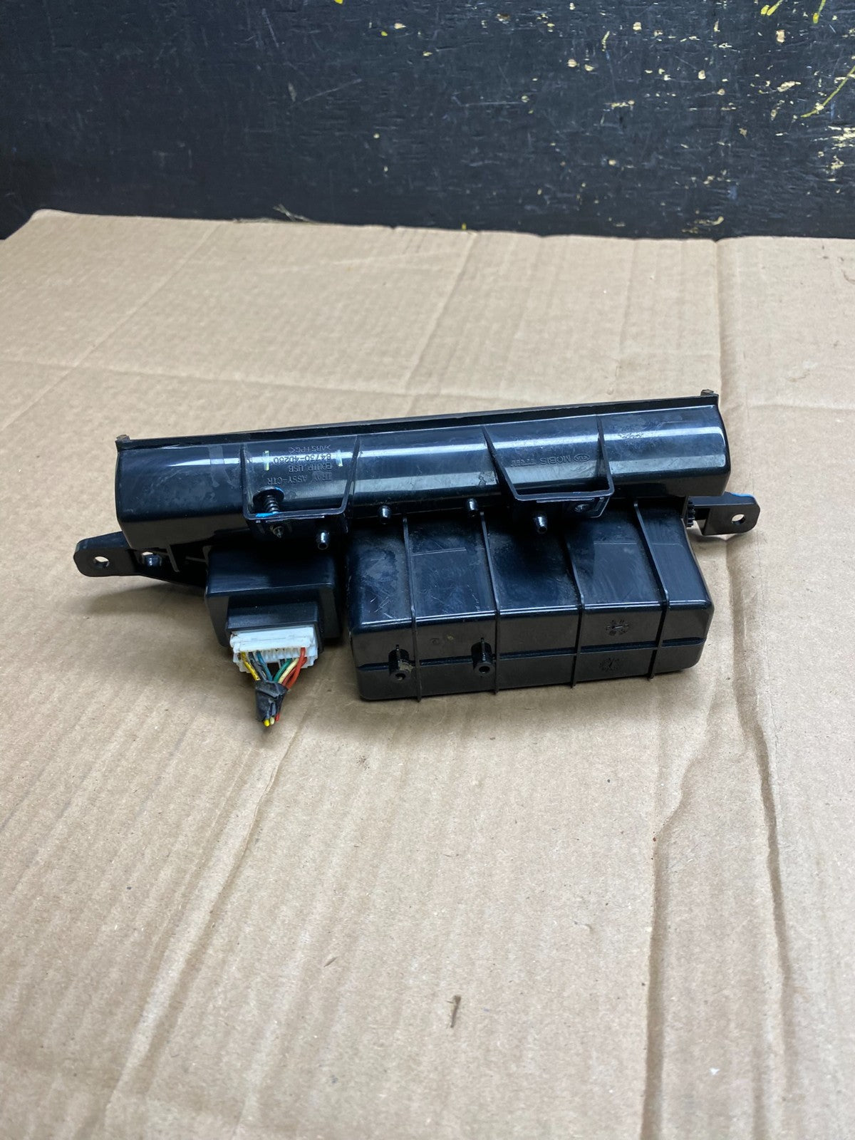 2006 - 2012 Kia Sedona Center Console Dash Storage Compartment Box AA4478 DG4