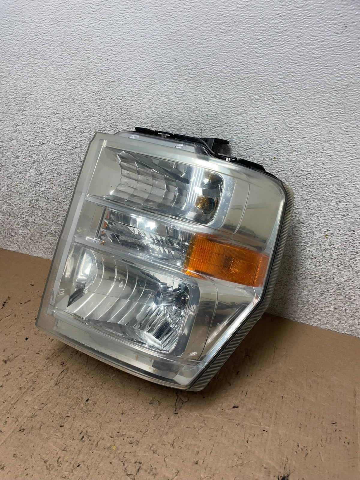2008-2014 Ford Econoline E150 E250 E350 Left Driver LH Headlight OEM Q3833 DW1