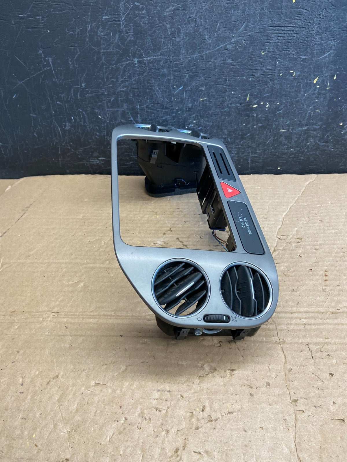 2009 2010 2011 Volkswagen Tiguan Center Dash Radio Bezel Trim AF2100 DW2