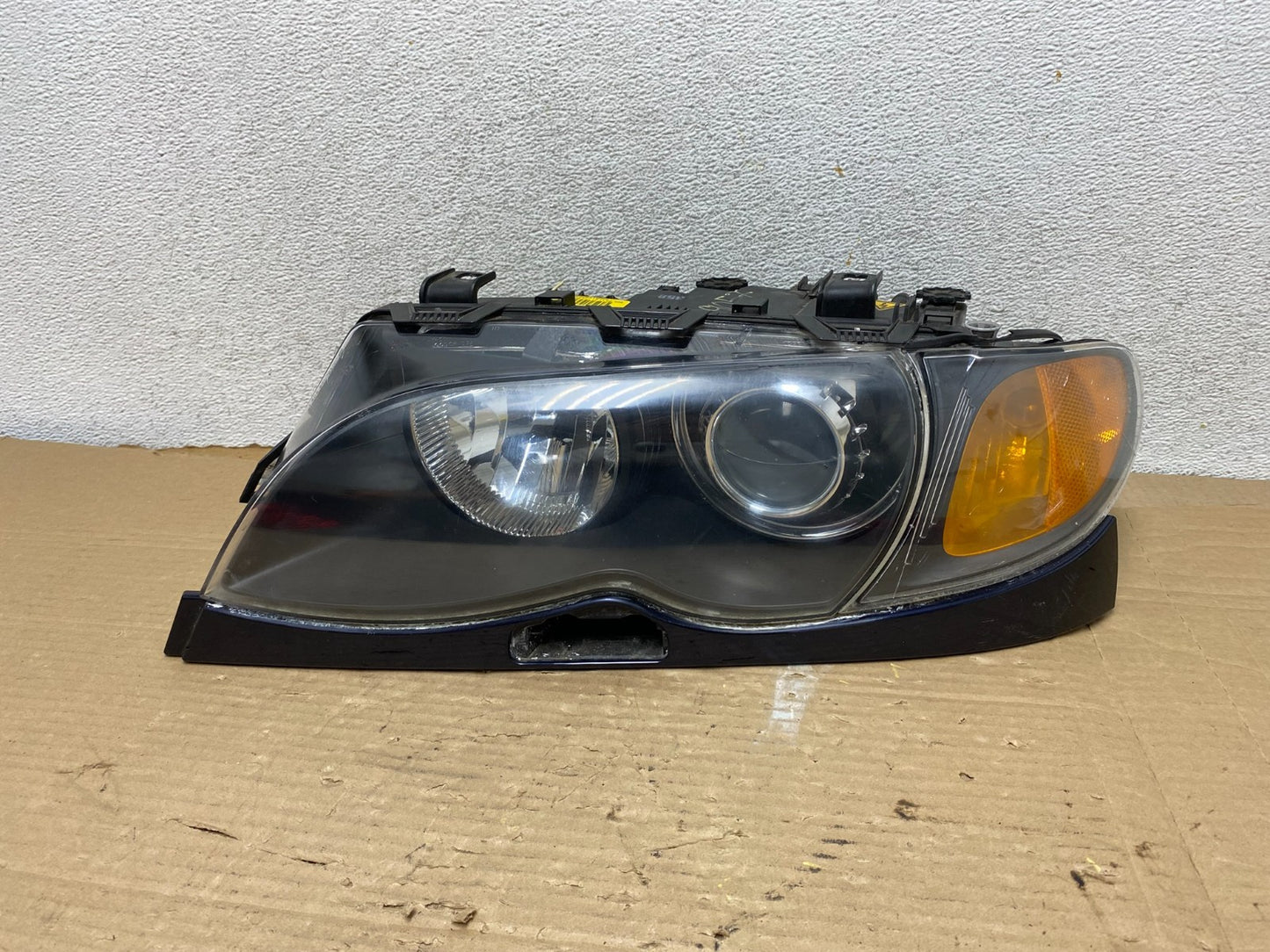 2002 to 2005 BMW 3 E46 Sedan Left Driver LH Xenon HID Headlight AG9057 DW0