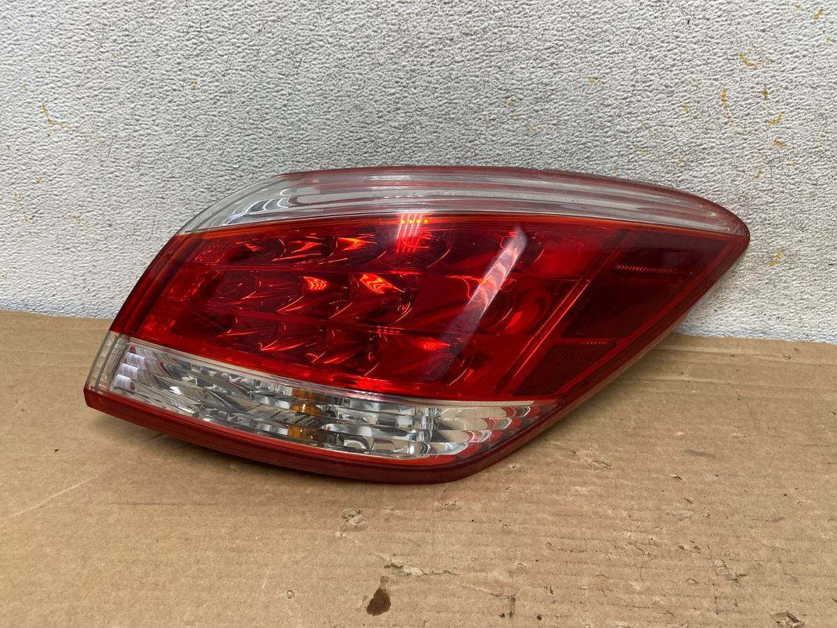 2011 - 2014 Nissan Murano Right Passenger Side RH Tail Light AH8971 LK0