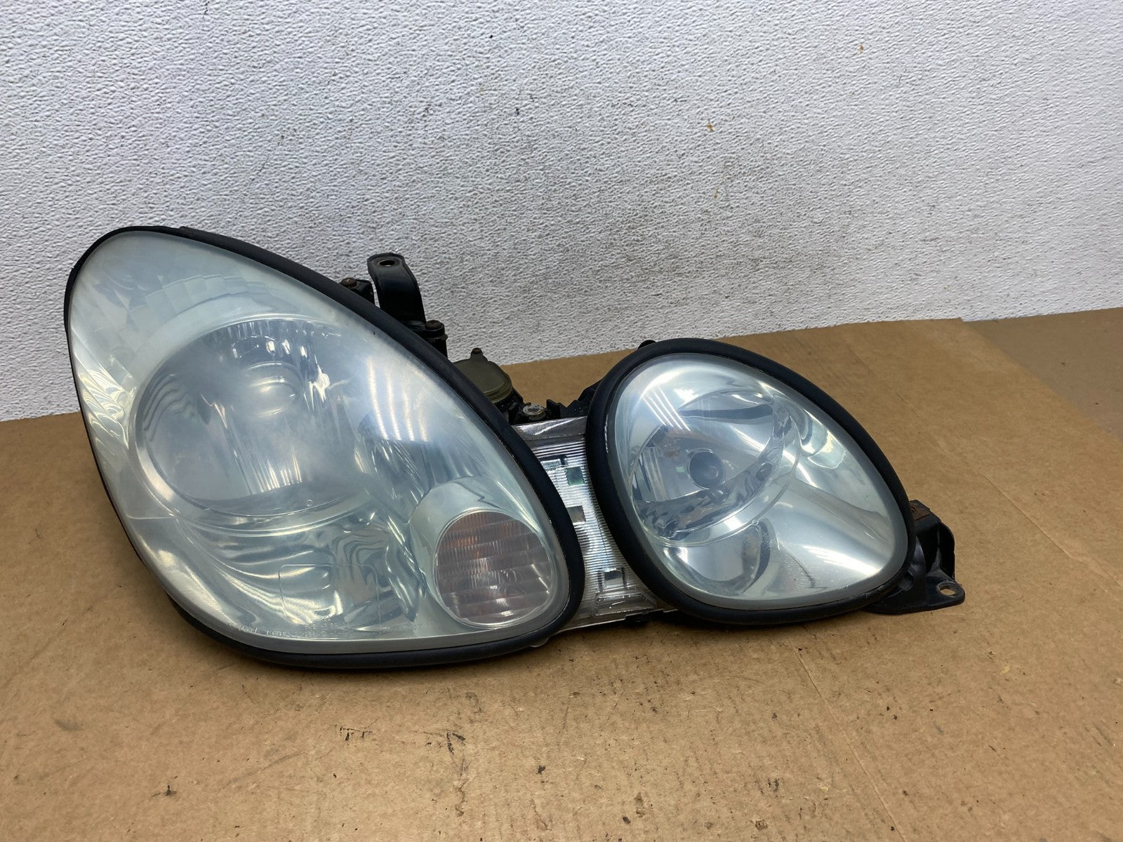 2001 to 2005 Lexus GS430 Gs300 Right Passenger Headlight Halogen AE4820 DW0