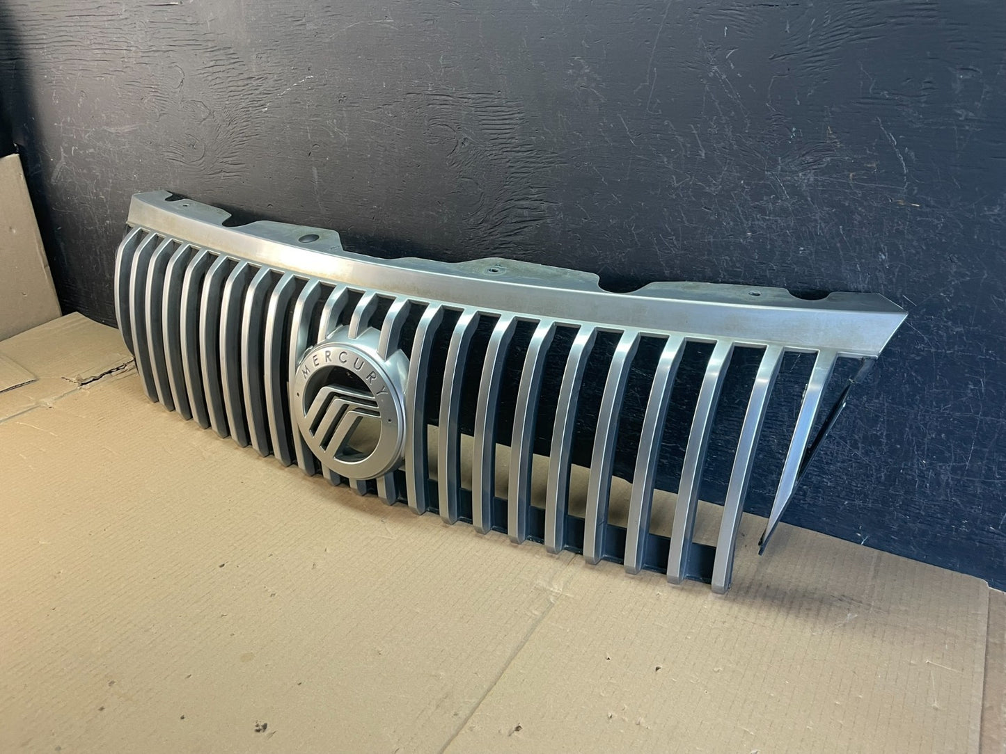 2006 to 2010 Mercury Mountaineer Front Upper Grill Grille AE3579 DG1