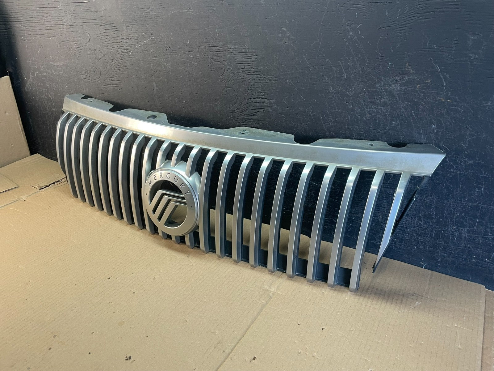 2006 to 2010 Mercury Mountaineer Front Upper Grill Grille AE3579 DG1