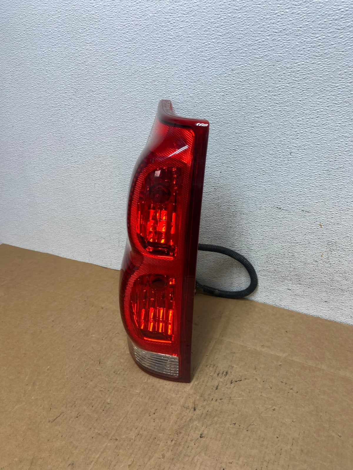 2002 to 2006 Chevrolet Avalanche Left Driver LH Tail Light AD4694 LK1