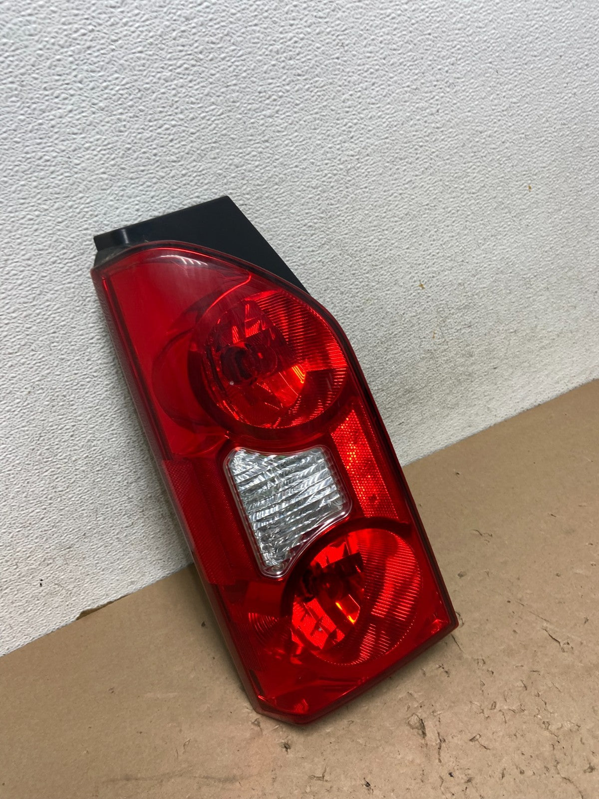 2005 to 2015 Nissan Xterra Tail light Left Driver Lh Side AG43472