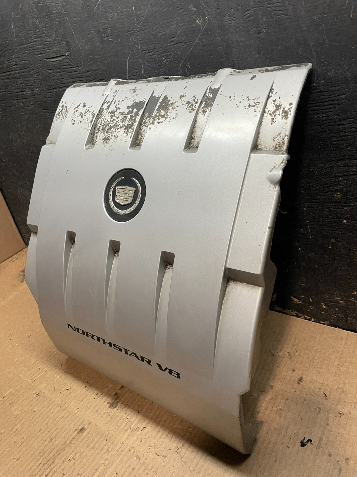 1997 to 2004 Cadillac Deville Seville Northstar Engine Motor Cover X9699 DG2