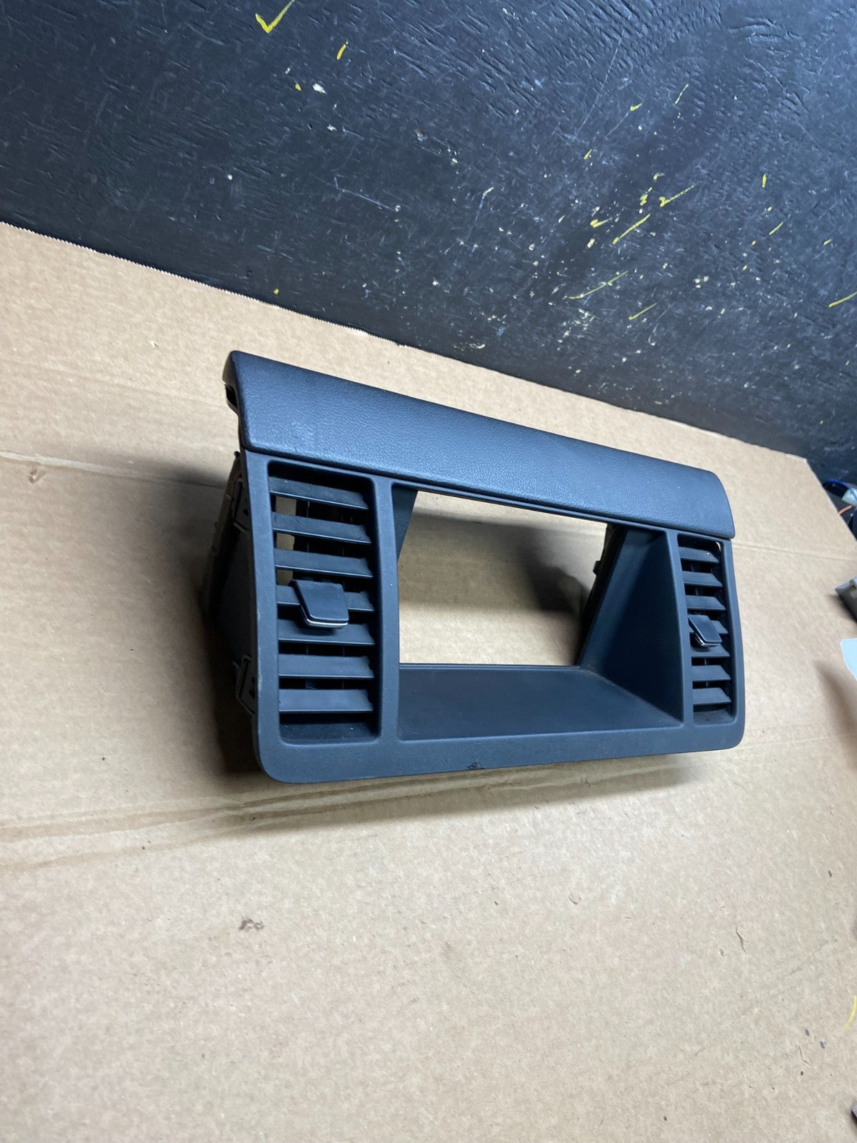 2003-2007 Nissan Murano Radio Center Console Display Bezel Air Vent OEM W6429 DG2