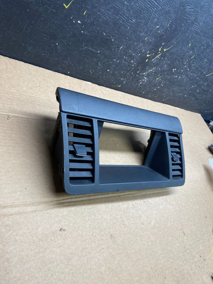 2003-2007 Nissan Murano Radio Center Console Display Bezel Air Vent OEM W6429 DG2