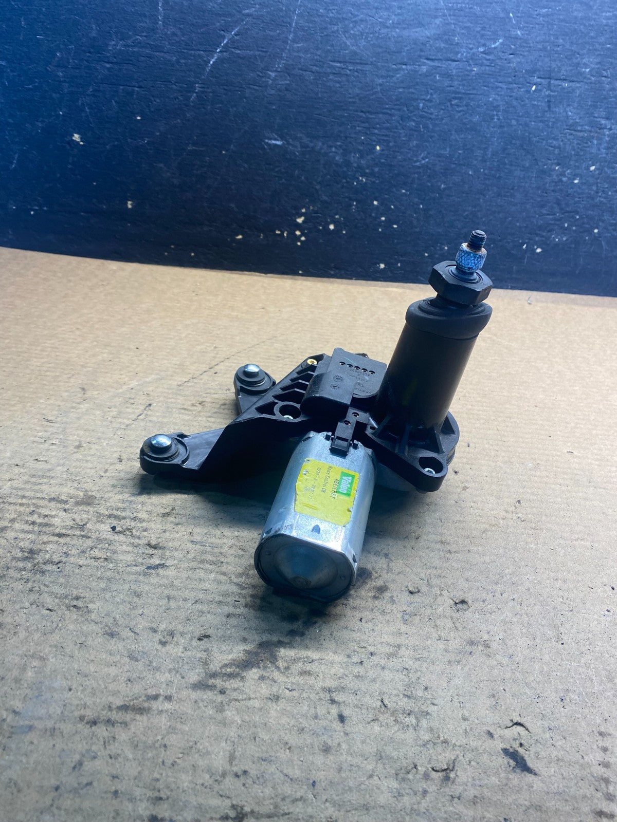 2007 to 2014 Cadillac Escalade Rear Windshield Washer Wiper Motor AA0745 DG2