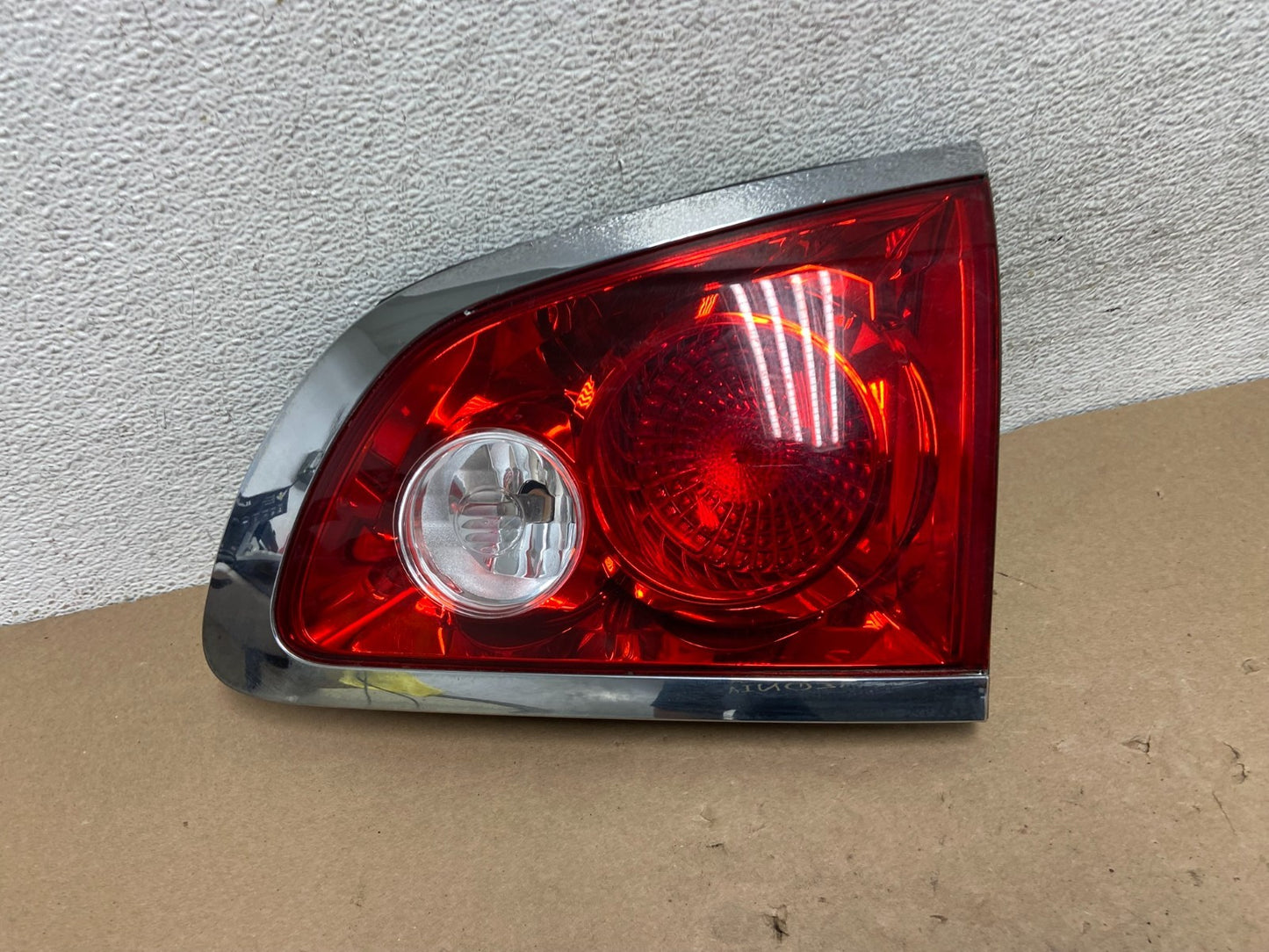 2008-2012 Buick Enclave Right Passenger Rh Inner Tail Light AG40790