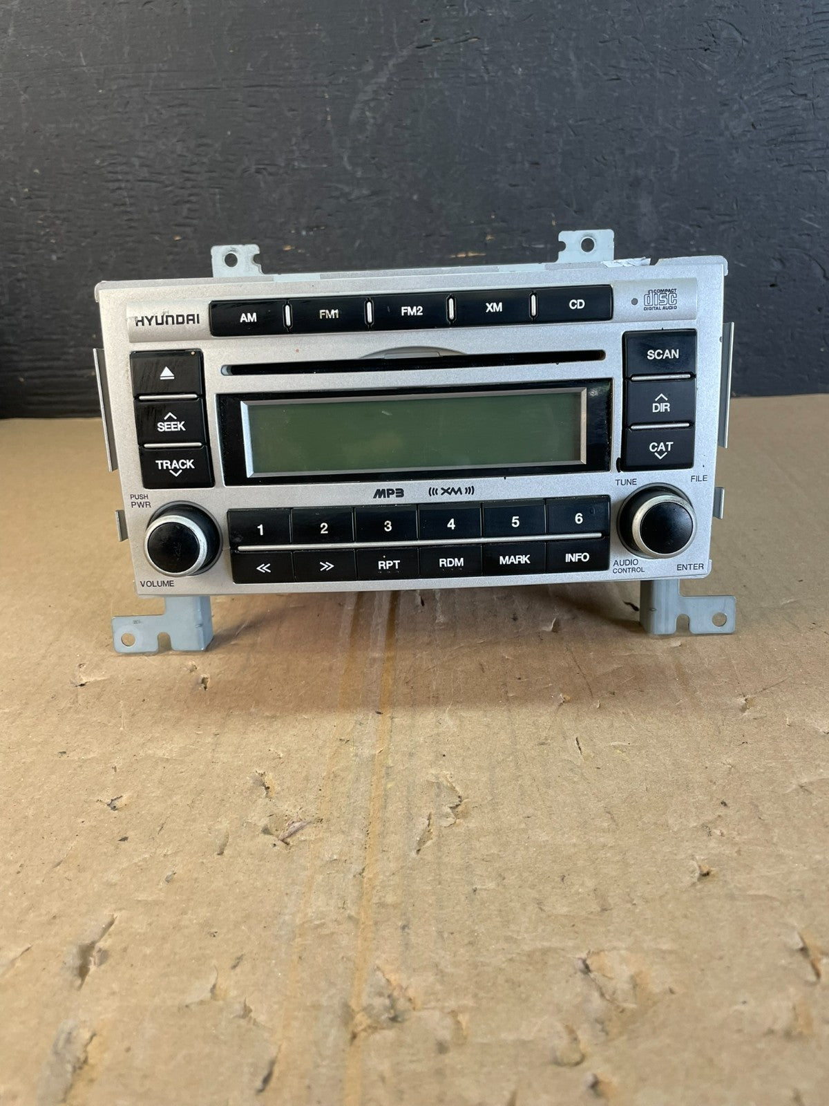 2007 to 2009 Hyundai Santa Fe AM/FM Radio CD Player ad5949 DG0
