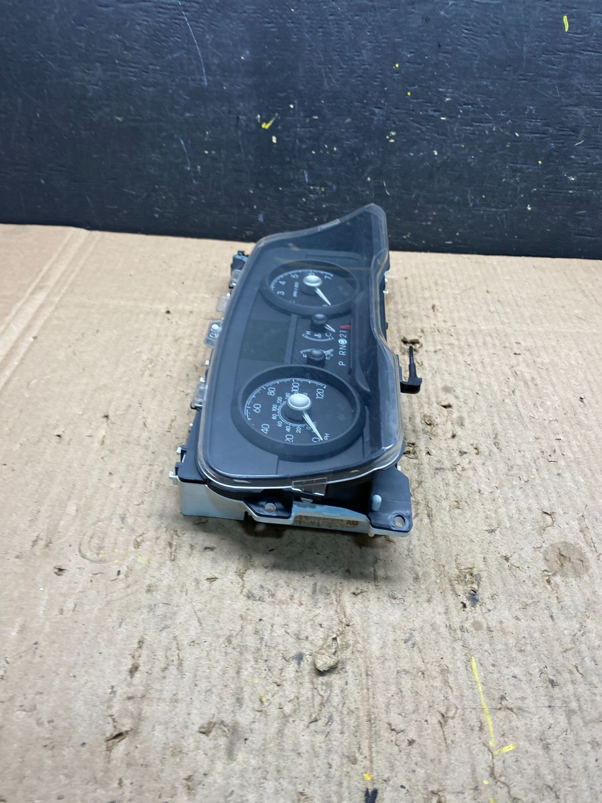 2009 to 2011 Lincoln Town Car Speedometer Cluster Gauge u4971 DG1