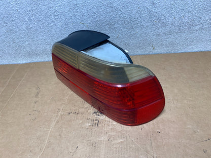 1999 to 2001 BMW E38 7-Series Right Passenger Rh Side Tail Light OEM T1197 DW1