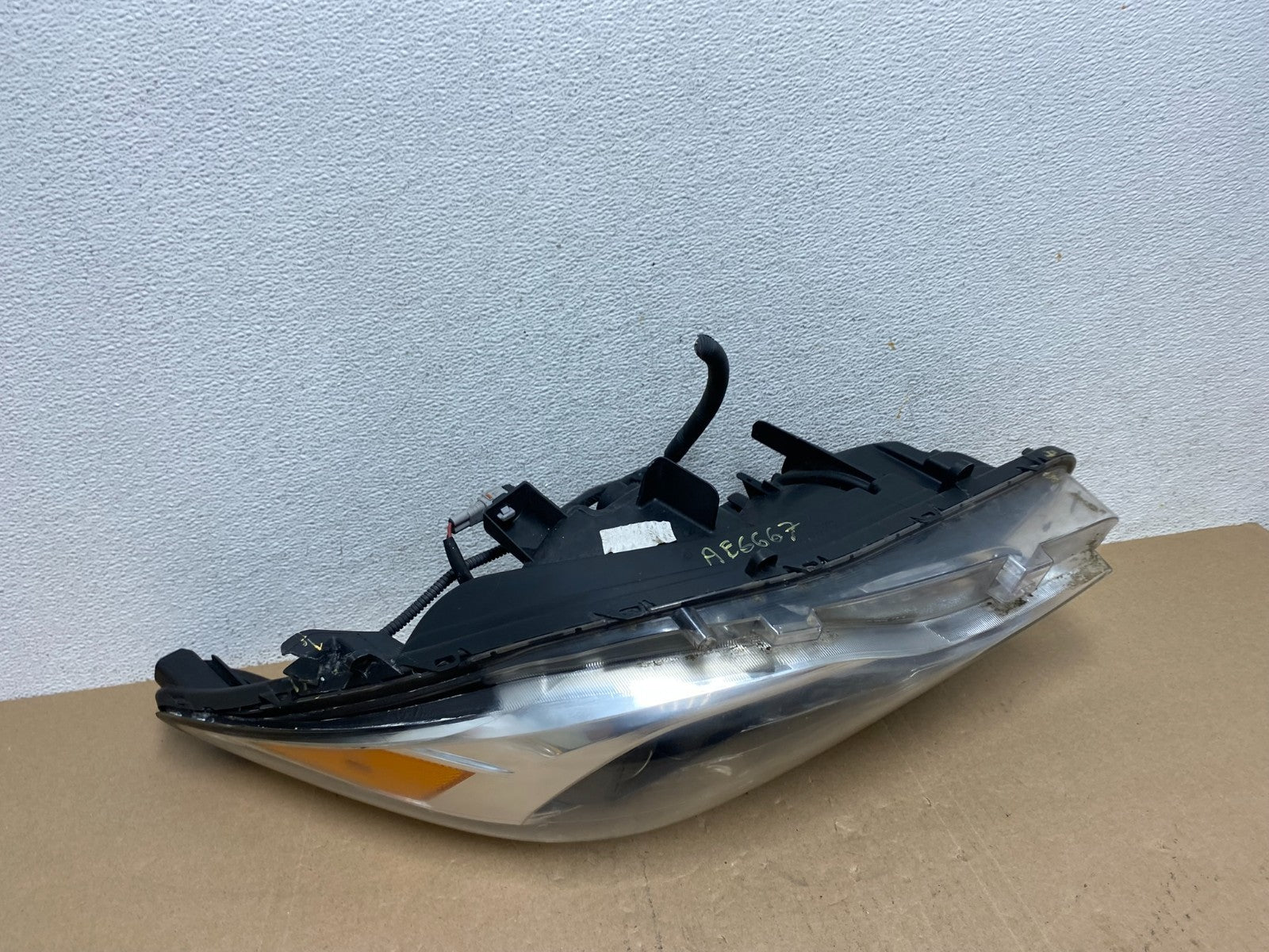 2013 to 2016 Toyota Avalon Halogen Left Driver LH Headlight AE6667 DG9