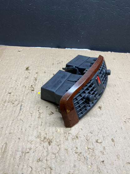 2004 to 2009 Cadillac SRX Front Center Dash A/C Air Vent AB5687  DG1