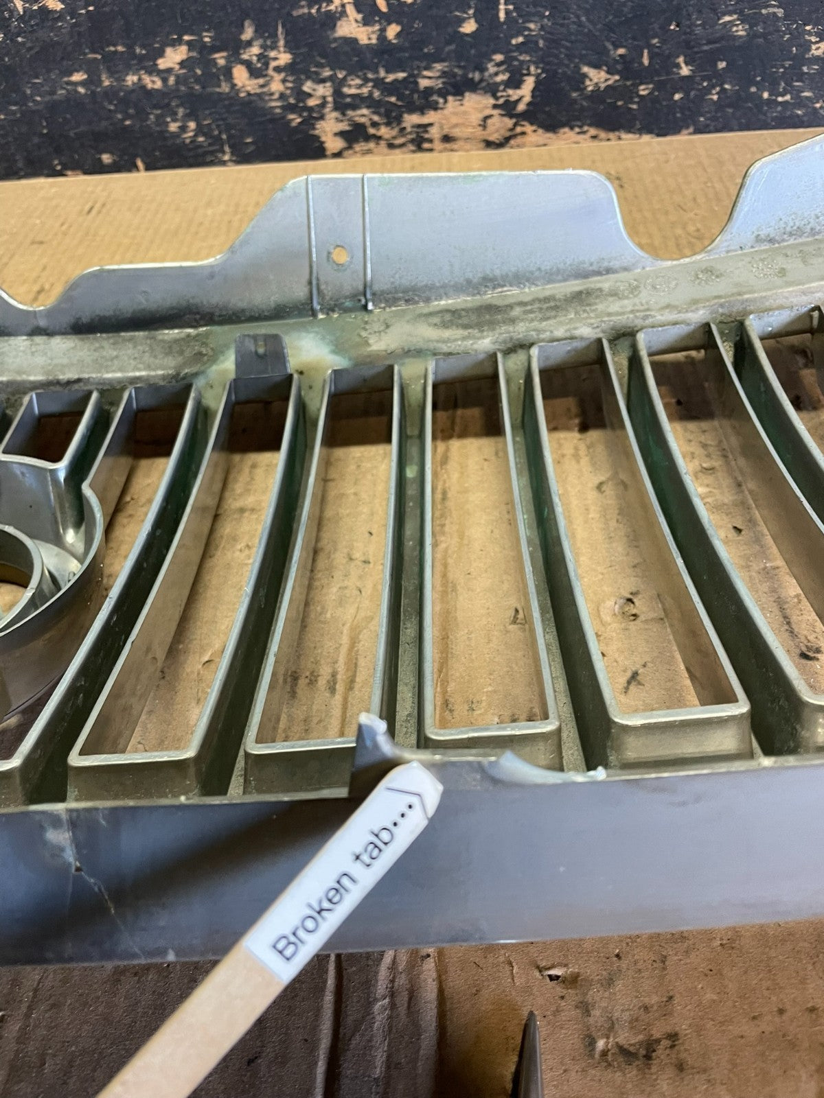 2002 to 2005 Mercury Mountaineer Front Upper Grill Grille Oem z8135 DG7