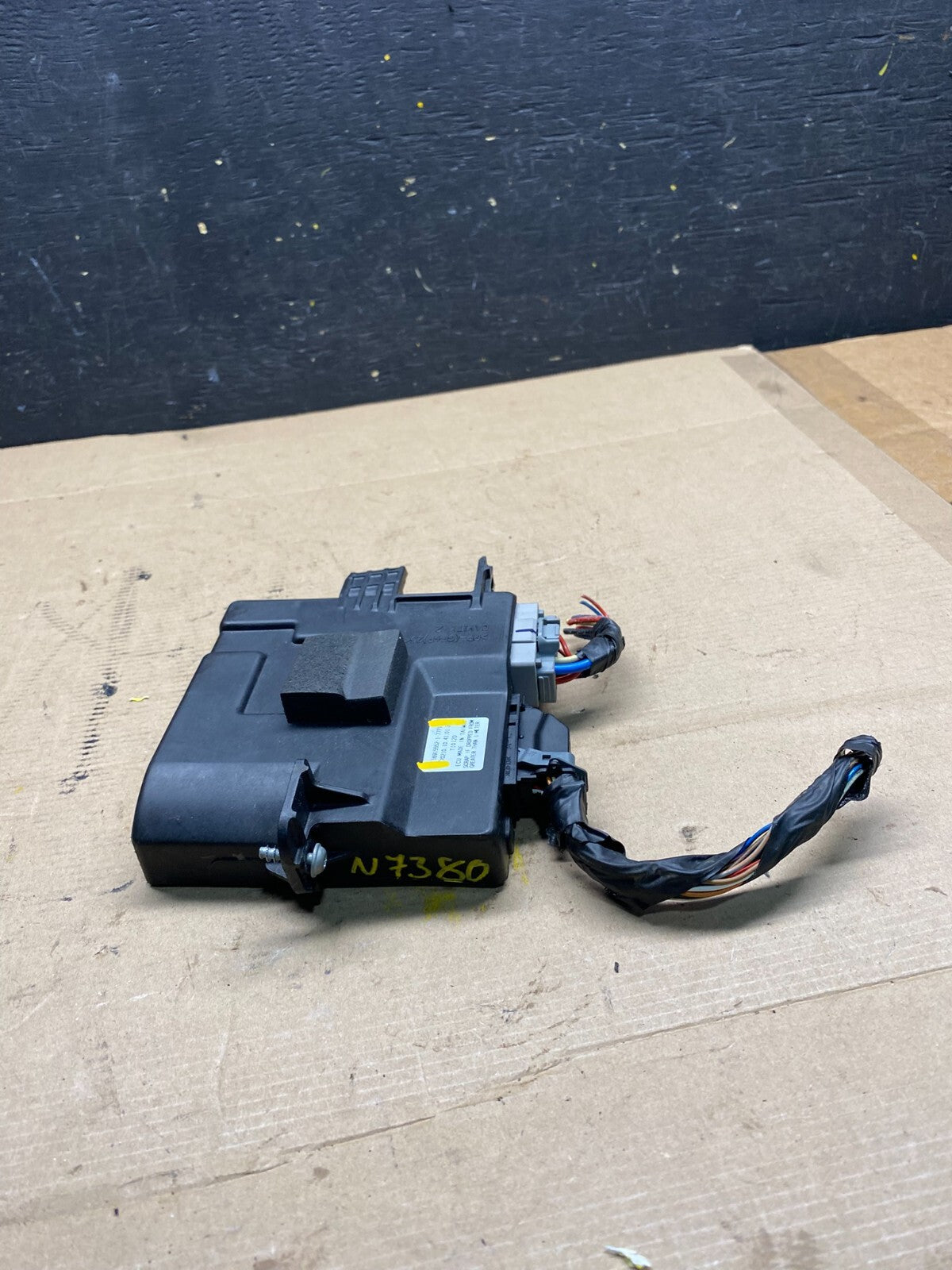 2006-2014 Kia Sedona Entourage Power Sliding Door Control Module N7380 DG4