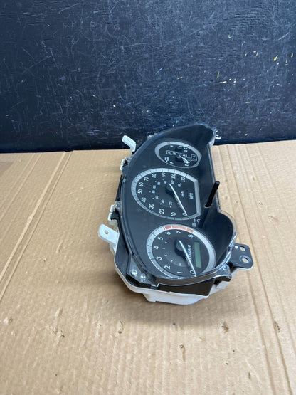 2004 2005 Toyota Sienna Speedometer Cluster Gauge AF6153 DG1