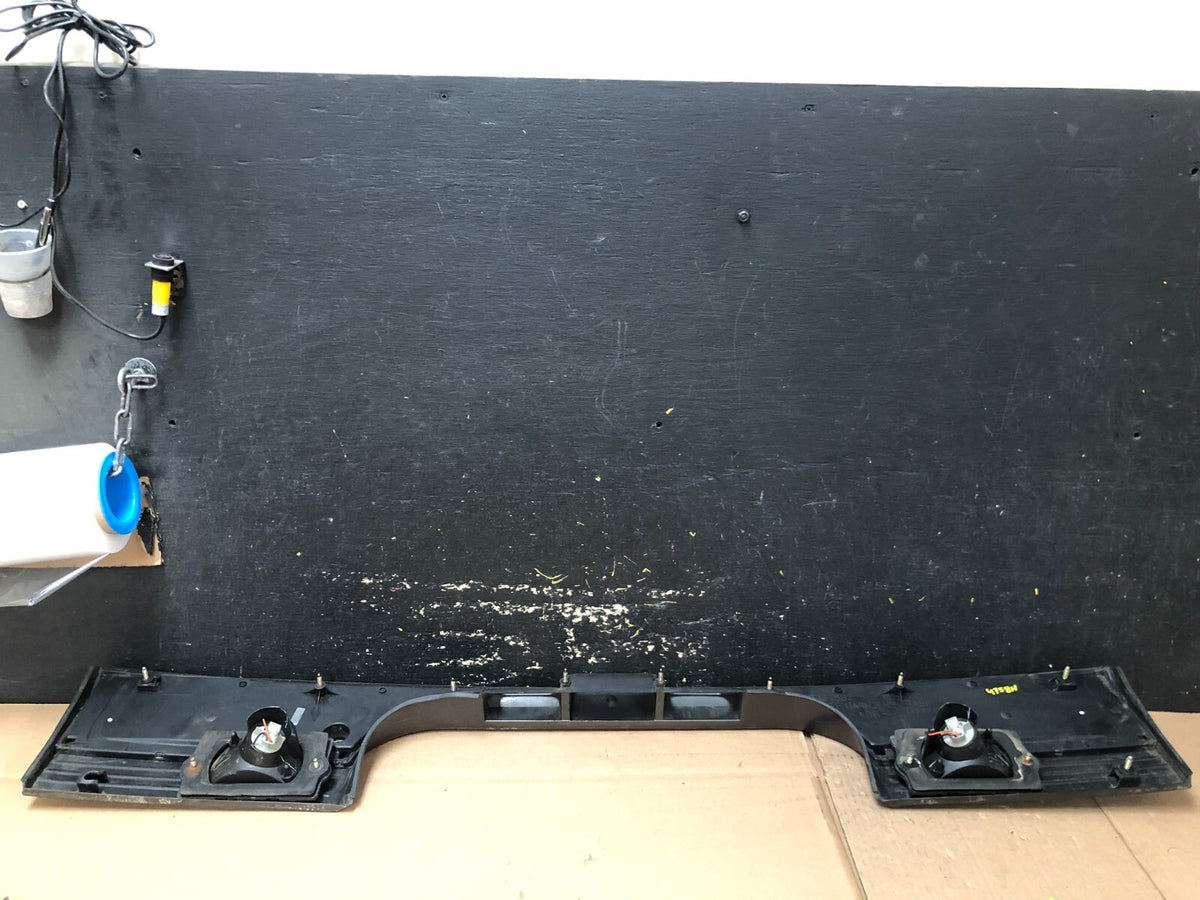 1993 to 1995 Mitsubishi Diamante Wagon Center Tail Light Lamp Liftgate 4758H4