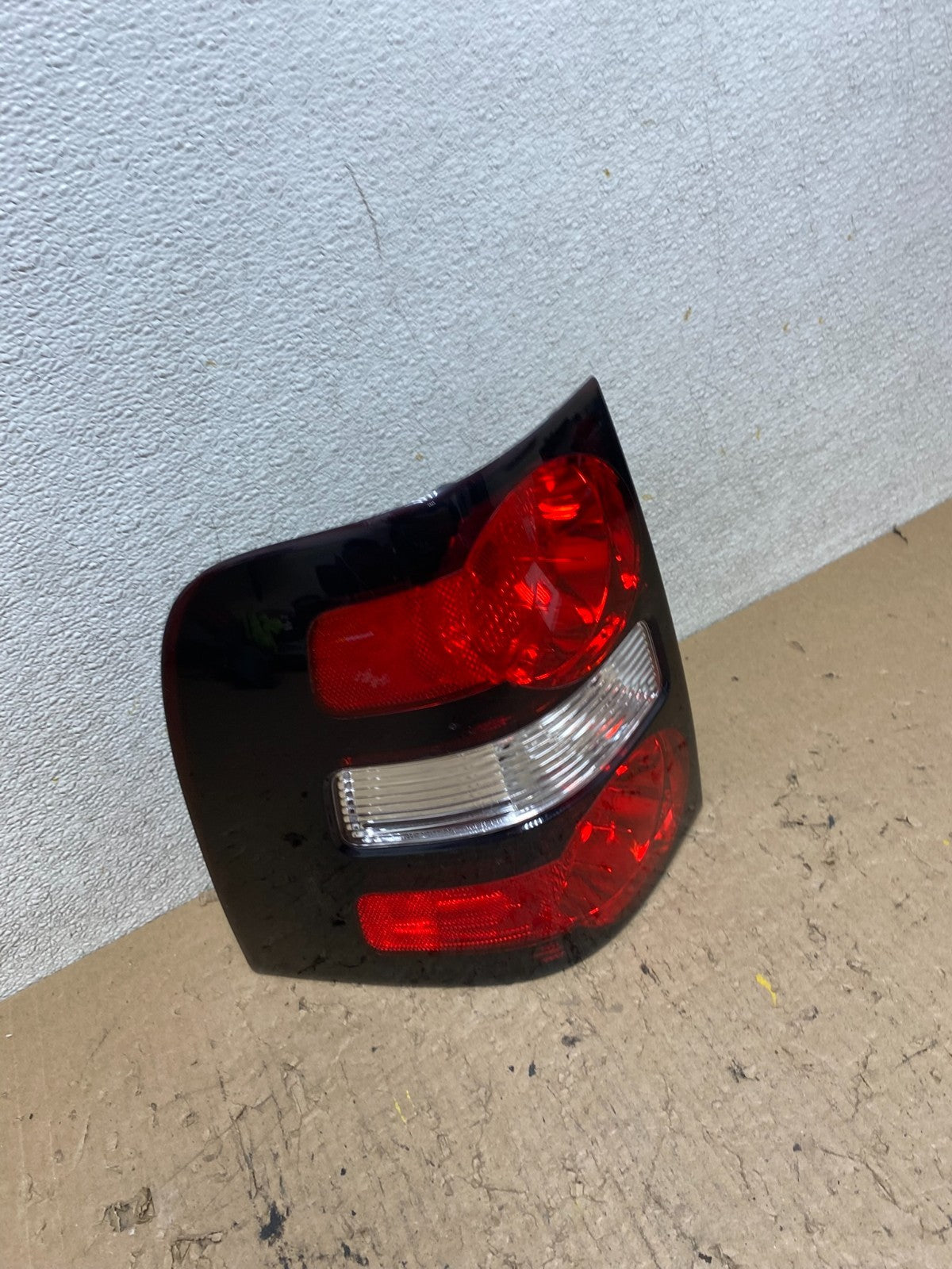 2006 to 2010 Ford Explorer Left Driver Lh Side Tail light OEM R9794 DW2