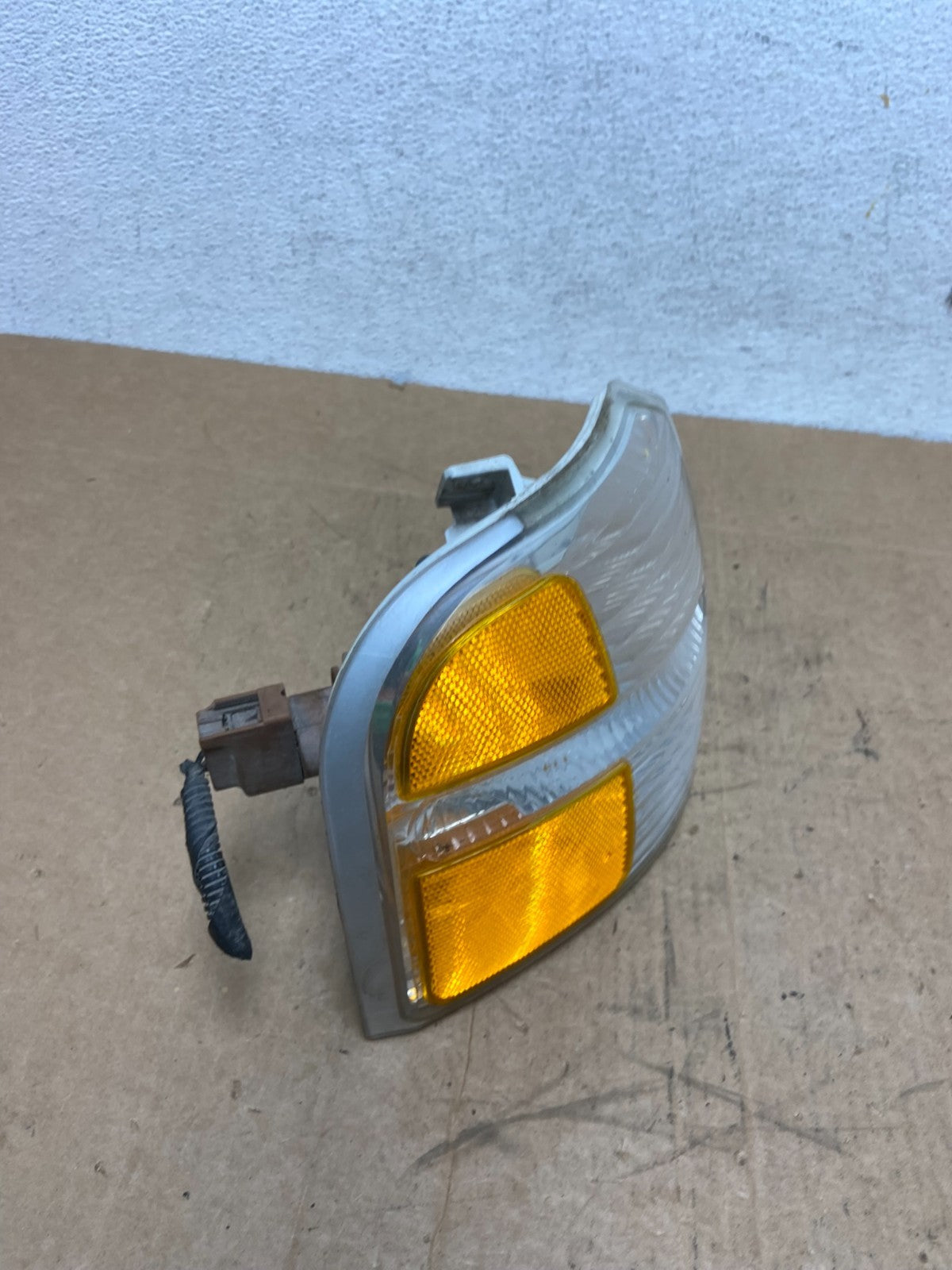 2002-2004 Ford Explorer Front Right Passenger RH Side Turn Signal ad6356 DG2