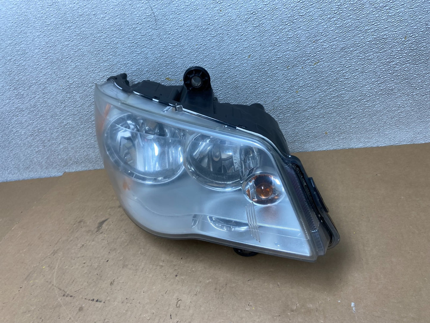 2011 to 2016 Chrysler Town and Country Right Passenger Headlight Z6917 DW1