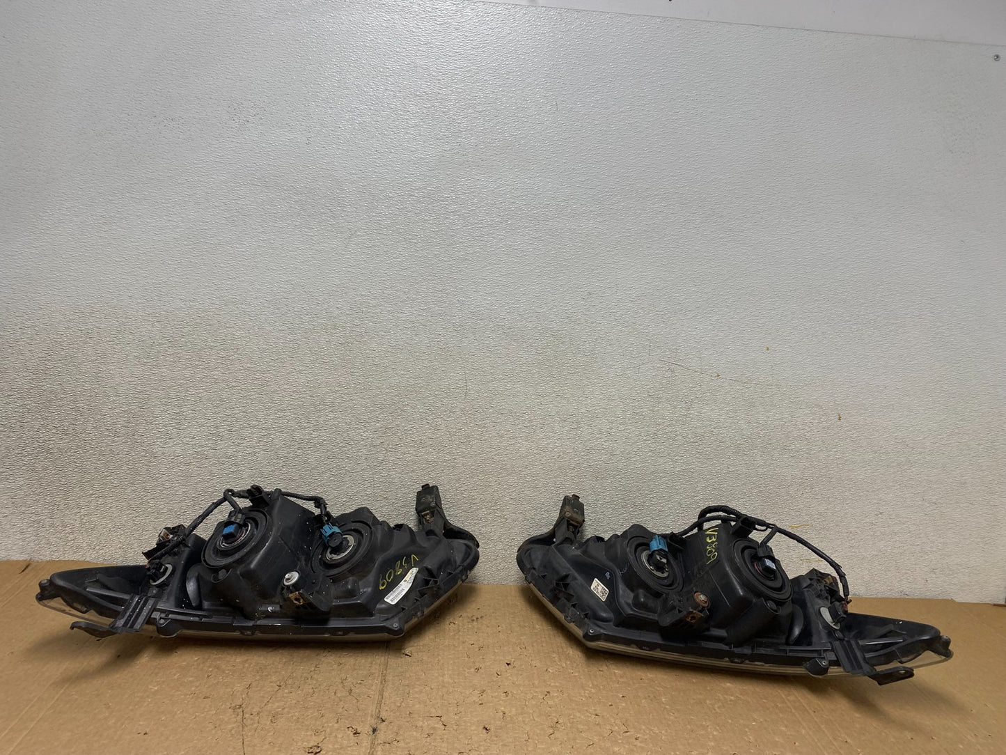 2011 2012 2013 Honda Odyssey Left+Right Side Headlights Halogen V3809 DW12