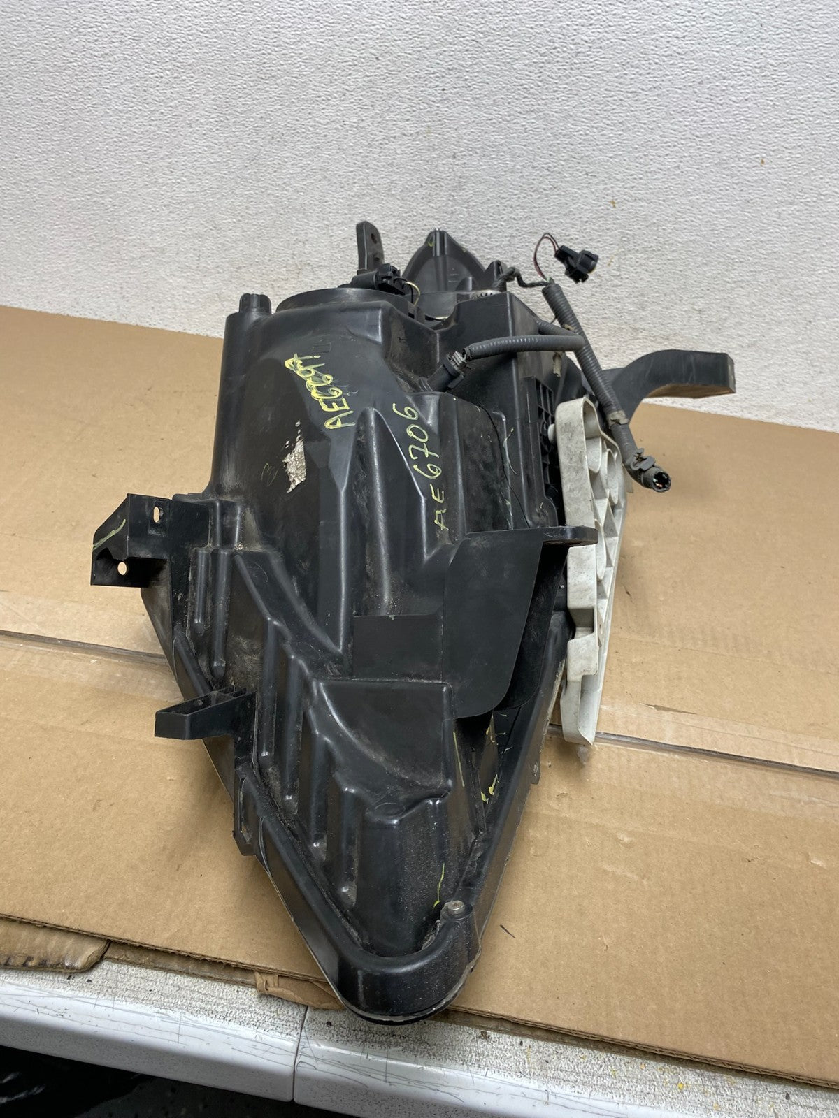 2013 to 2016 Nissan Pathfinder Right Passenger RH Side Headlight AE6706 DW9