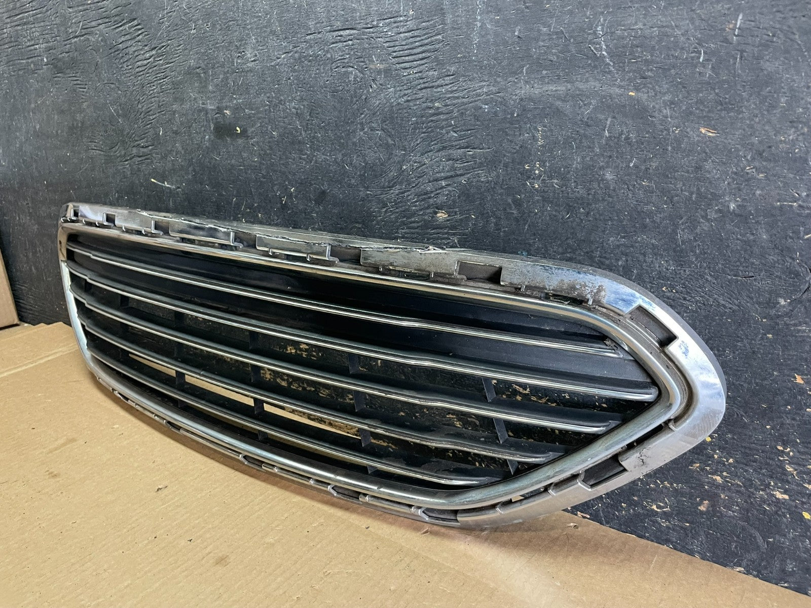 2014 to 2019 Ford Fiesta Front Upper Grille Grill Oem AB3030 DG2