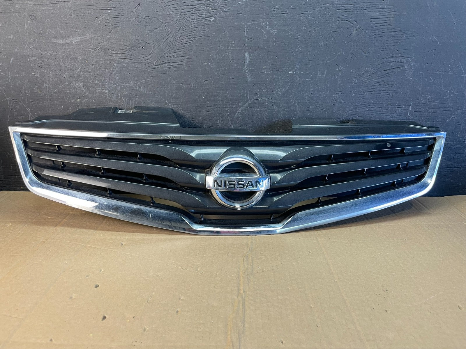 2010 to 2012 Nissan Sentra Front Upper Grill Grille AC9735 DW0