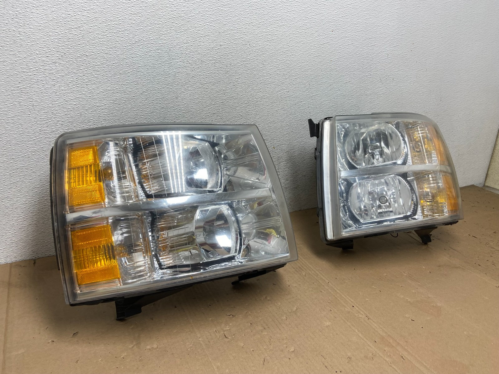 2007 to 2014 Chevrolet Silverado Left+Right Side Headlights AE9136 DW2