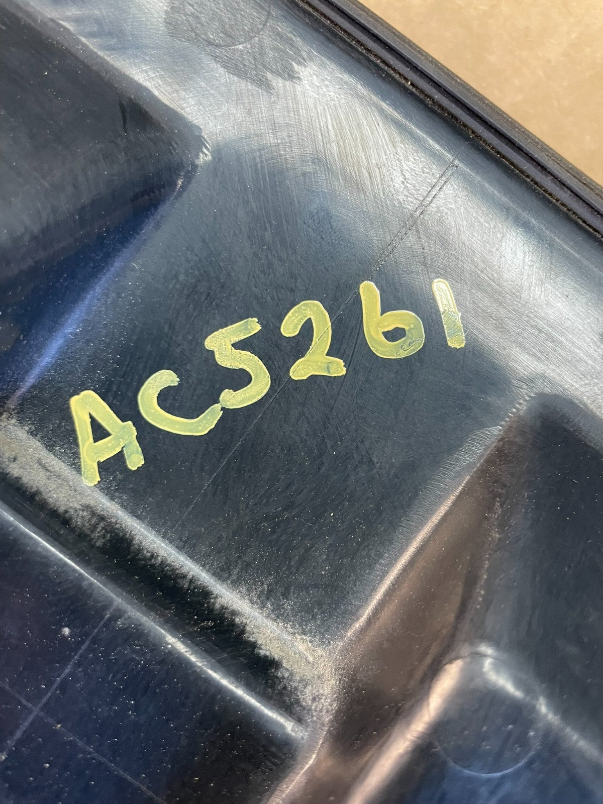 1995 1996 Toyota Camry Center Trunk Rear Tail Light AC5261 DG7