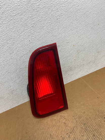 2003-2006 Lincoln Navigator Right Passenger Rh Tail Light Inner AE0266 LK2